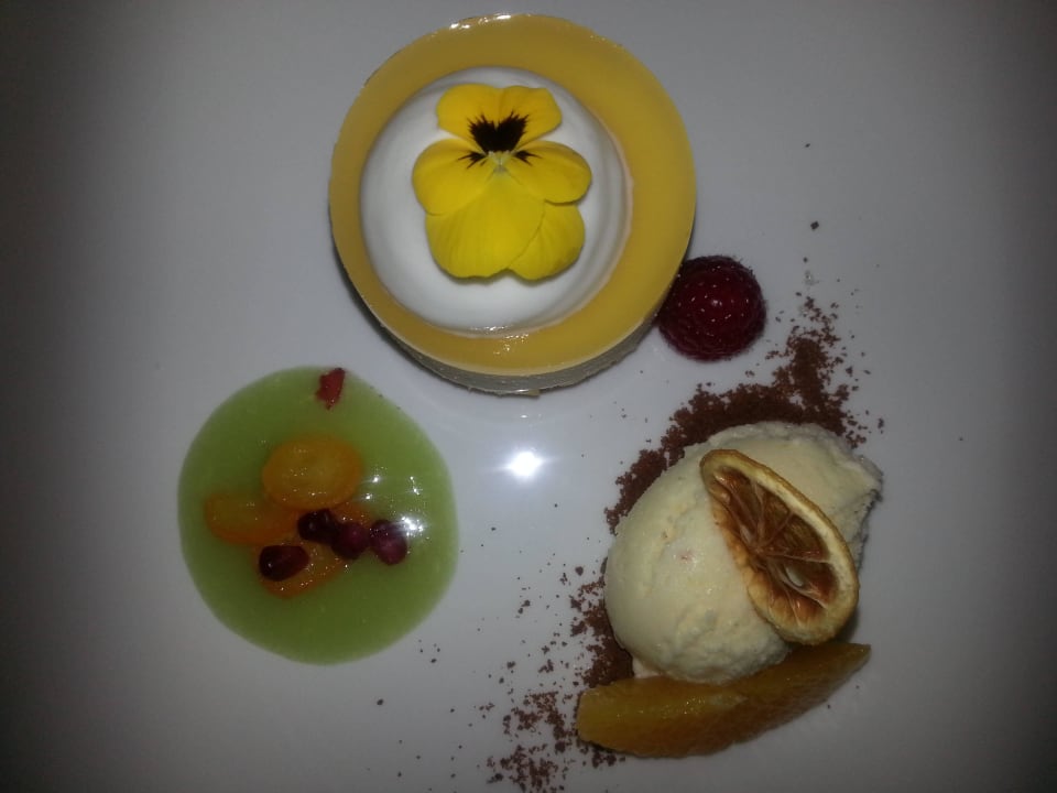 Sehr feines, kredenztes Essen  Familien- & Gartenhotel Theresia