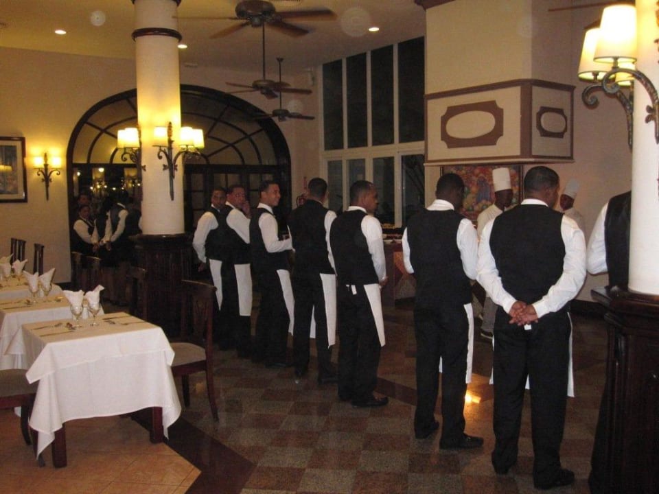 Begrüßung beim Abendessen Hotel Riu Bambu