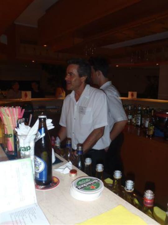 Manolis - der Barkeeper TUI KIDS CLUB Alex Beach