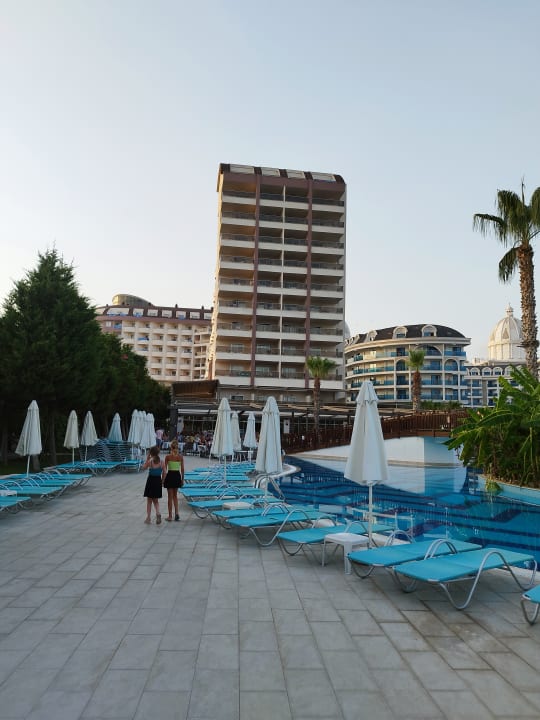 Außenansicht Saturn Palace Resort Hotel