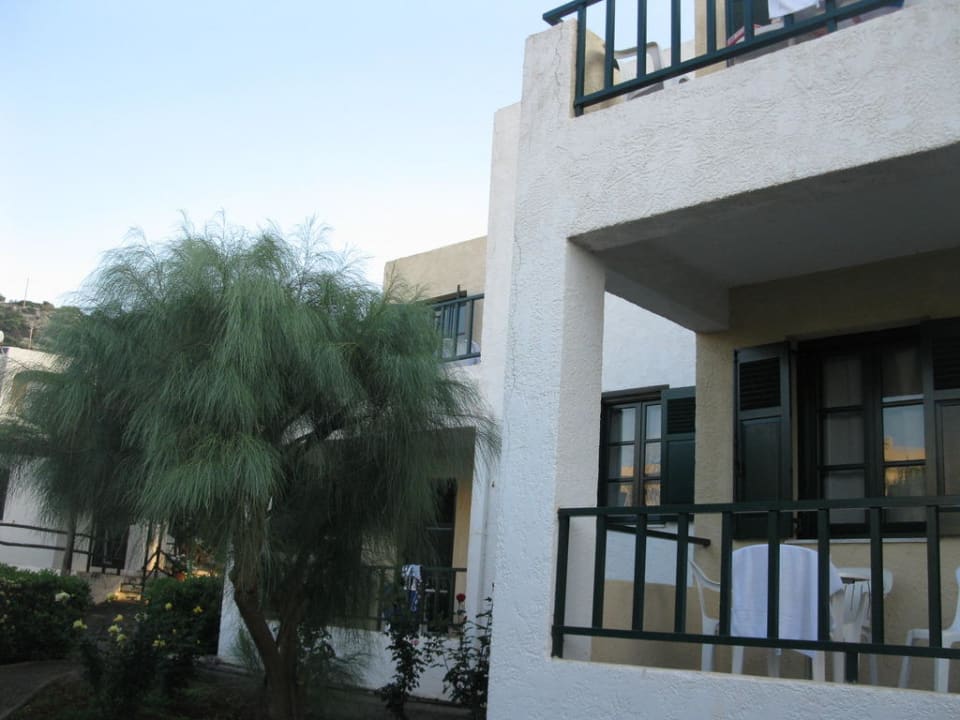 Außenansicht eines der Hotelgebäude Eurohotel Katrin Hotel & Bungalows