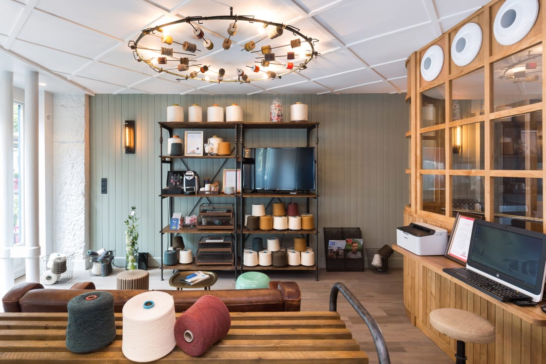 Lobby Hotel Silky by HappyCulture