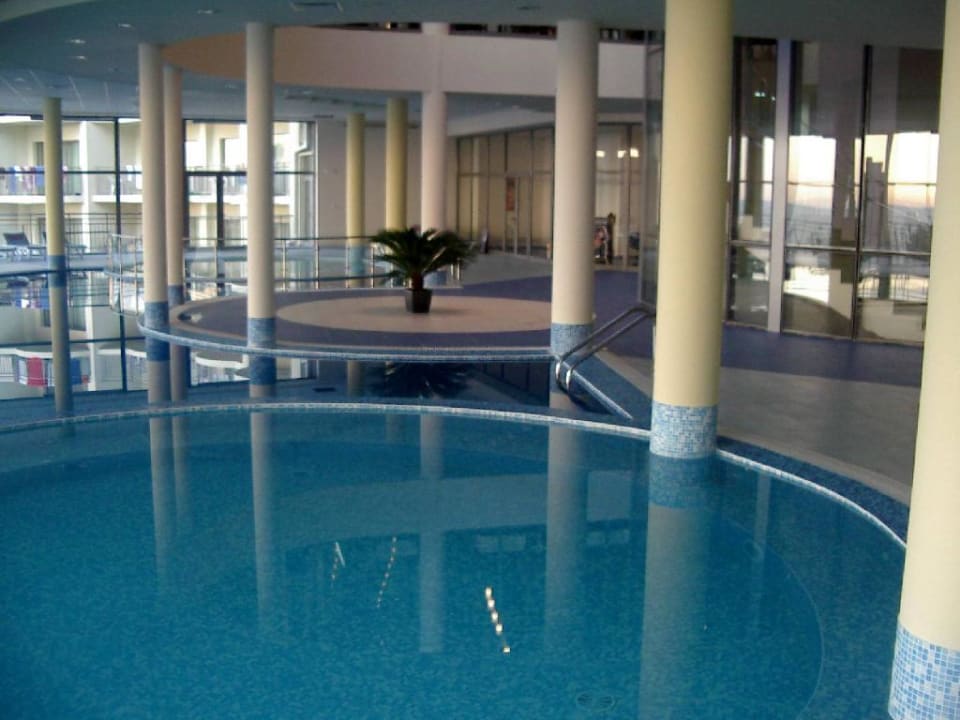 Eine Teilansicht des Hallenbades. Park Hotel Golden Beach