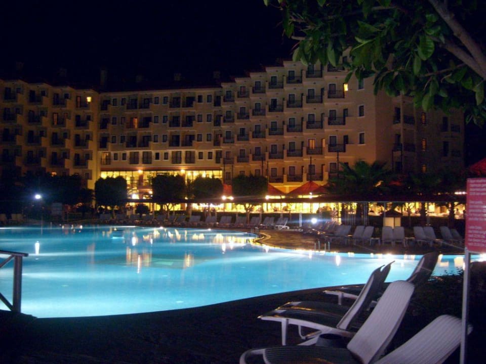 Miramare Queen by Night Miramare Queen Hotel