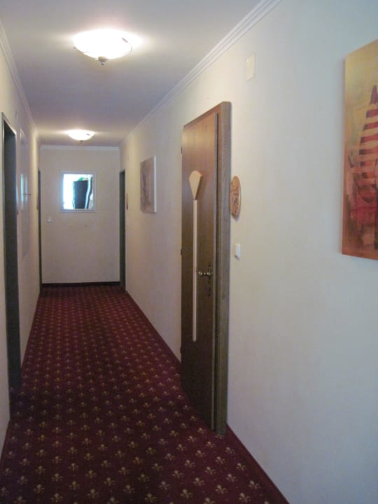 Gang 1. Stock Pension & Ferienwohnung Solaria