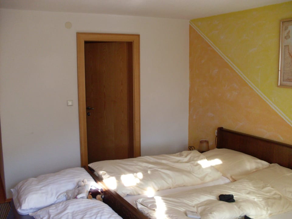 Schlafzimmer mit Zustellbett Ferienhaus Ebene