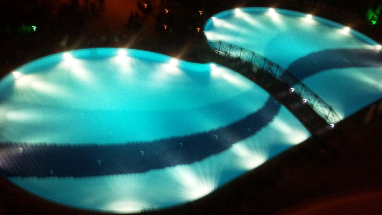 Pool bei Nacht Roma Beach Resort & Spa 16+ Adult Only
