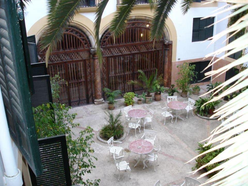 Innenhof vom Zimmer aus Hotel Born