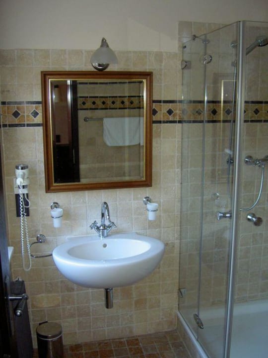 Hochwertiges Badezimmer mit Tageslicht Hotel Villa Boddin