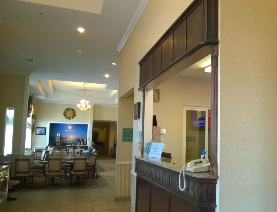 Rezeption und Frühstücksbereich MorningGlory Hotel, Resort & Suites