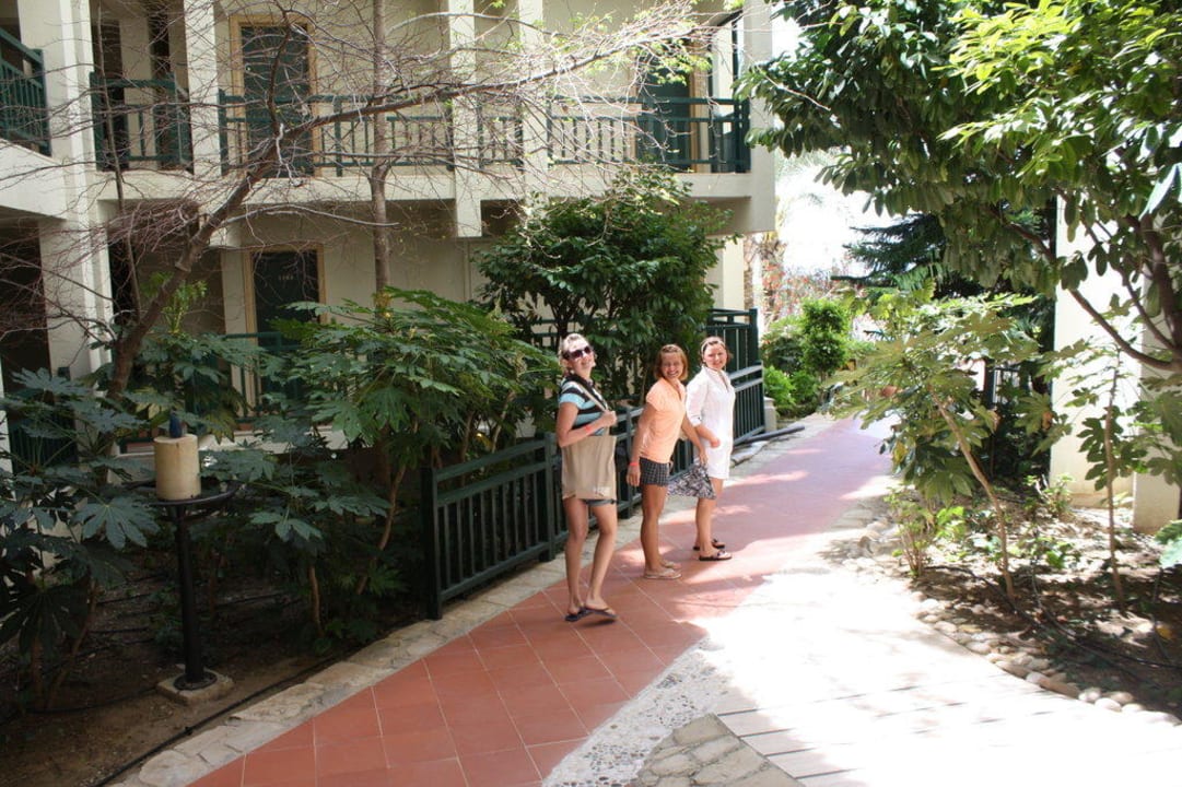 Дорожки на улицу из отеля PALOMA Perissia