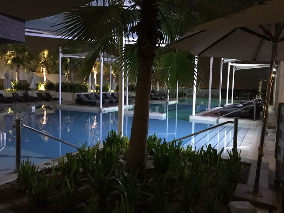 Pool Crowne Plaza Hotel Yas Island