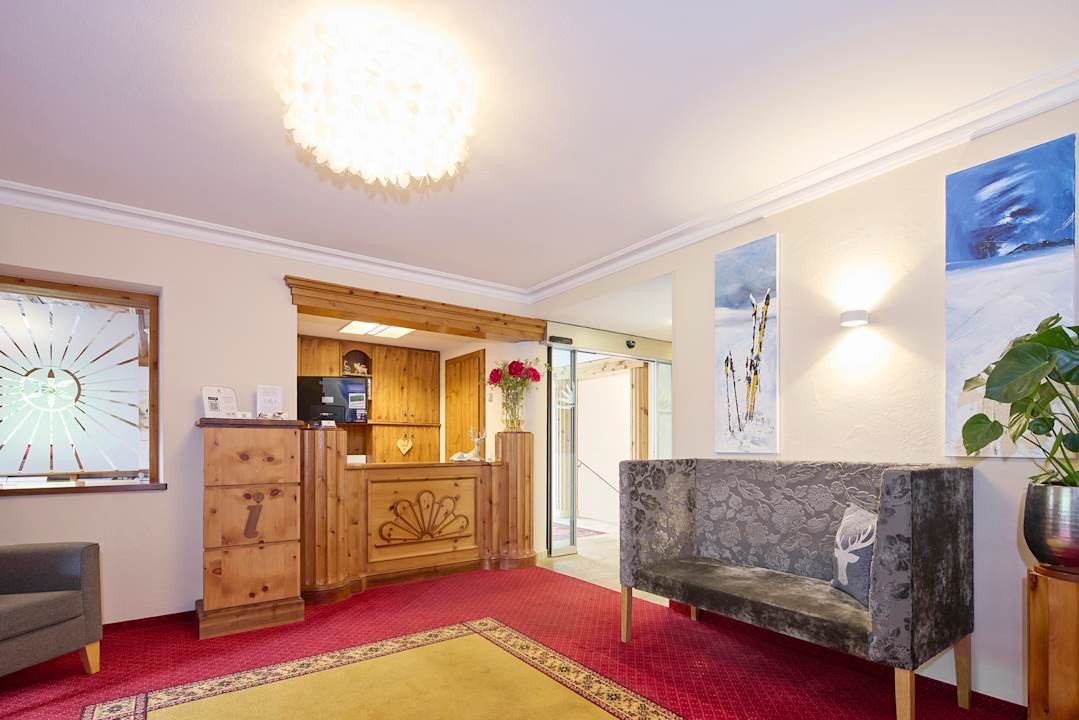 Lobby Hubertus Hotel & Apartments