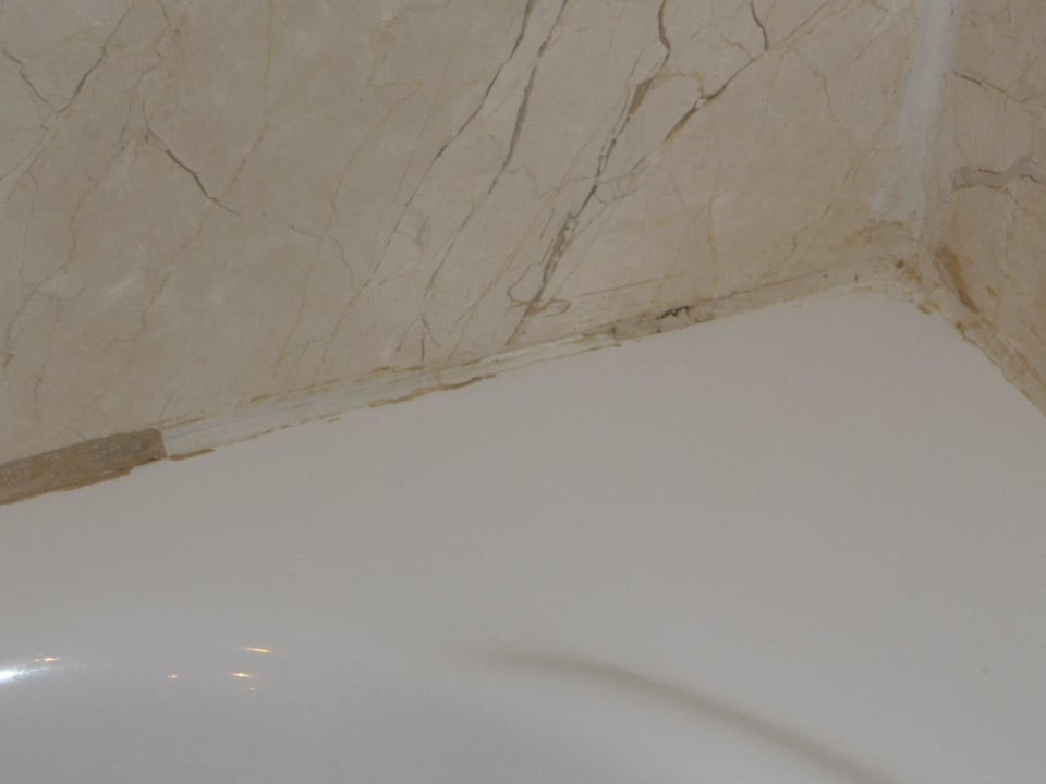 Herausgebrochene Fuge im Bad Hacienda Son Antem Golf Resort, Autograph Collection