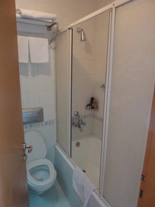 Badezimmer Büyük Hotel