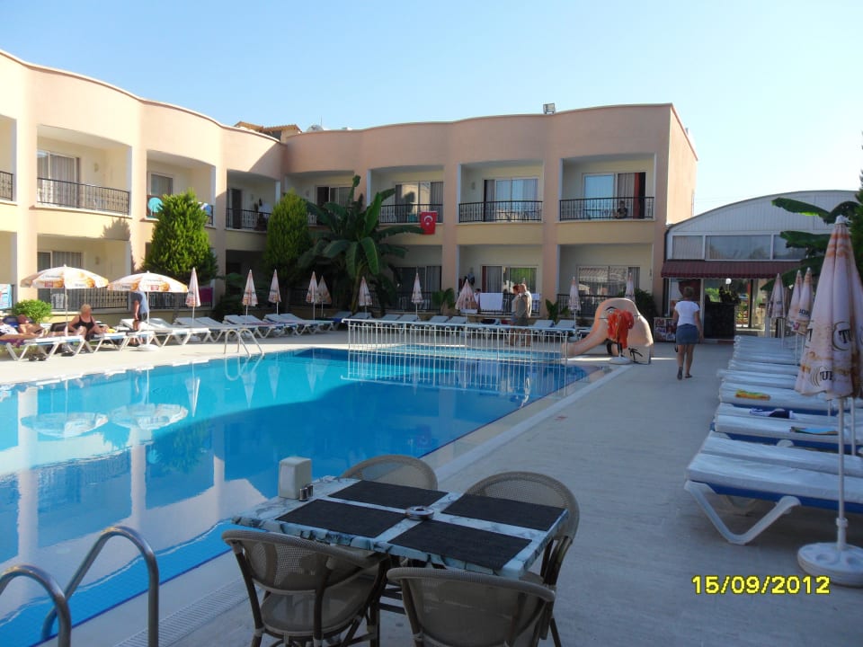 Sayanora, Blick aus Richtung Restaurant Sayanora Hotel