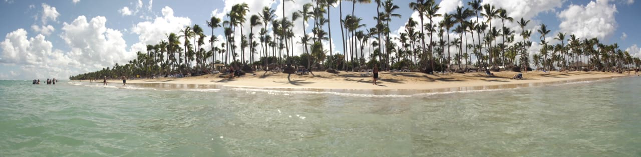 Panorama aus dem Wasser heraus Grand Sirenis Punta Cana Resort & Aquagames