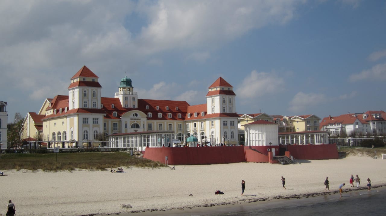 Von der Seebrücke aus A-ROSA Kurhaus Binz