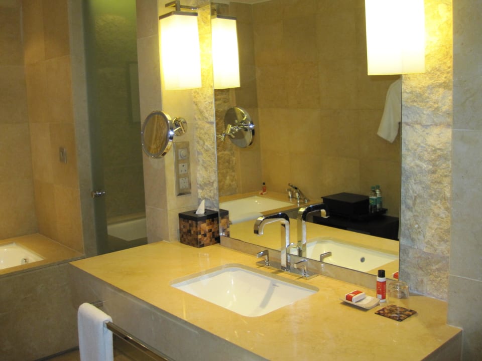 Bad Grand Room Hotel Grand Hyatt Goa