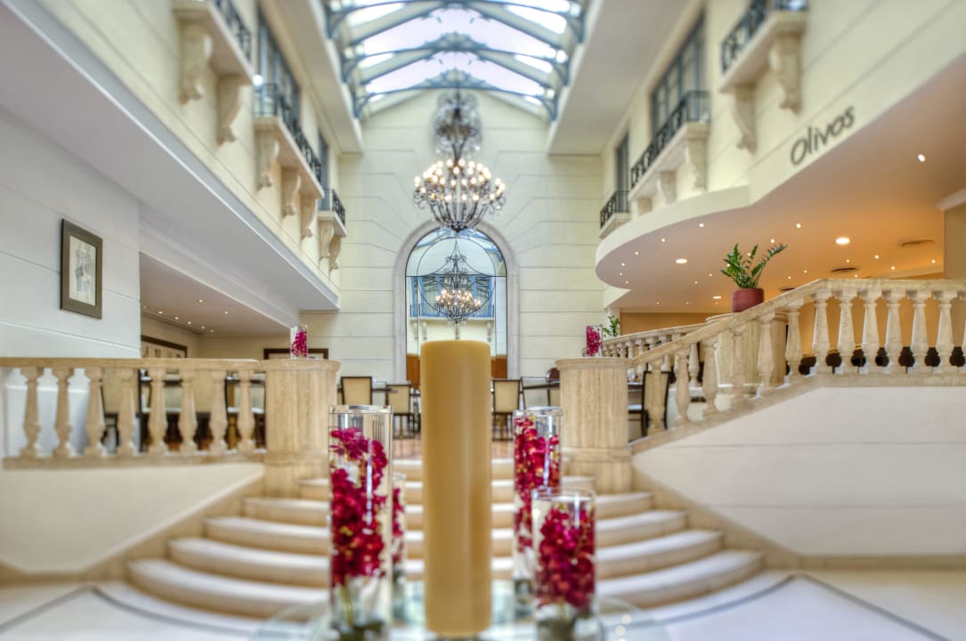 Olivos Restaurant Radisson Blu Hotel, Martinez Beirut