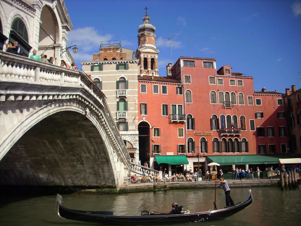 Hotel, Rialtobrücke und Canale C. Hotel Rialto