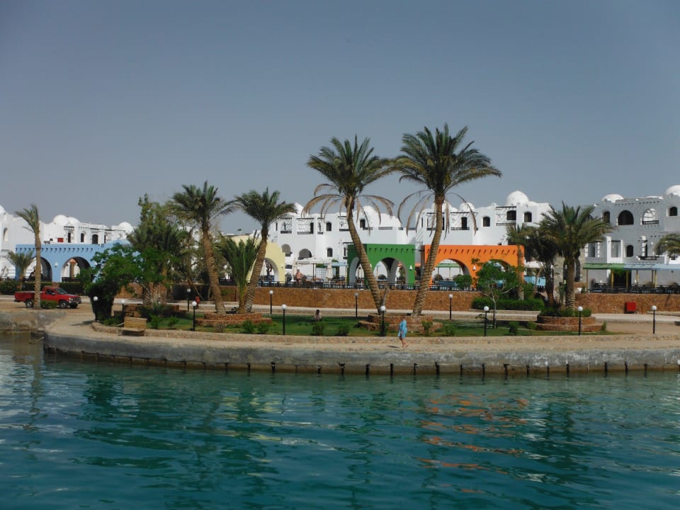 Insel mit Blick zum großen Pool Arabella Azur Resort
