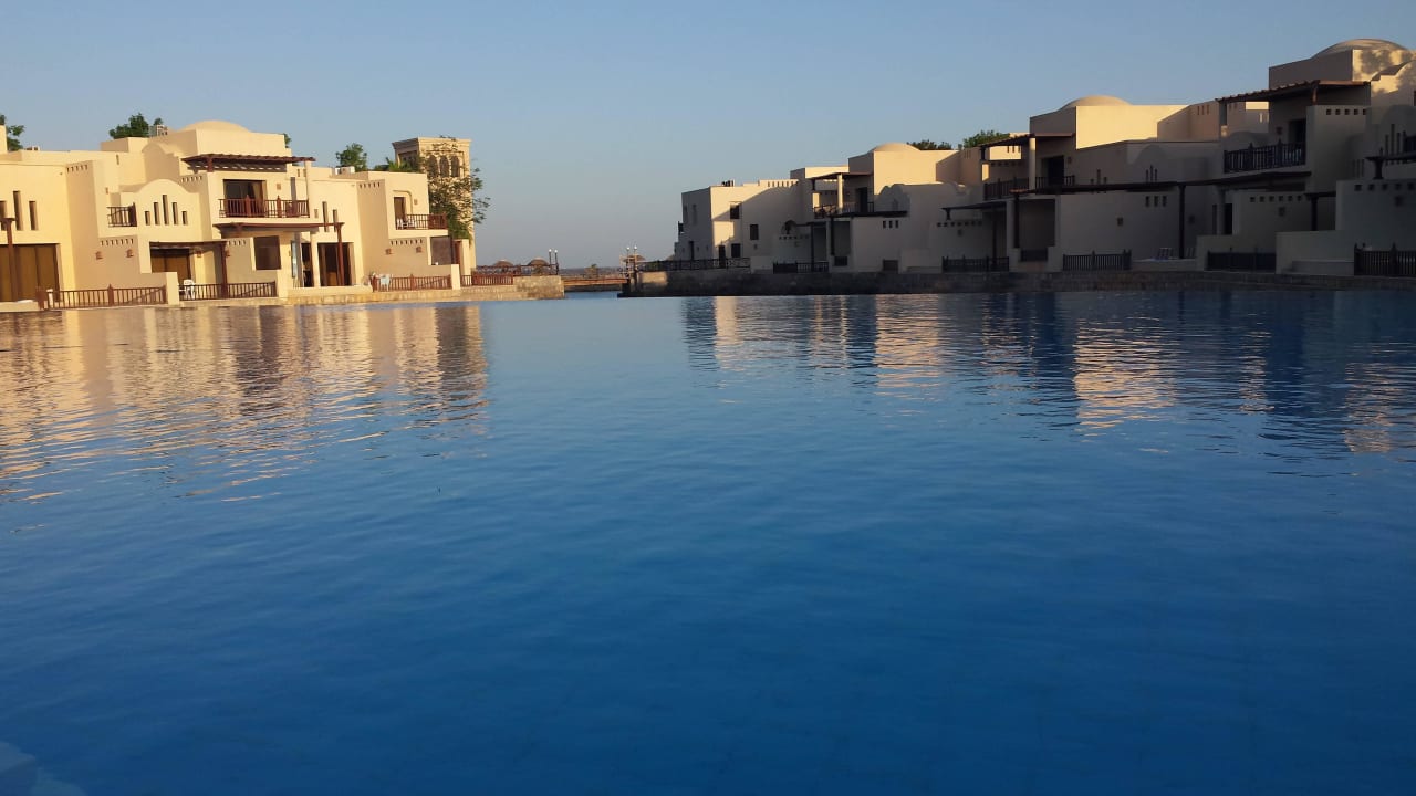 Pool Laguna Bar The Cove Rotana Resort