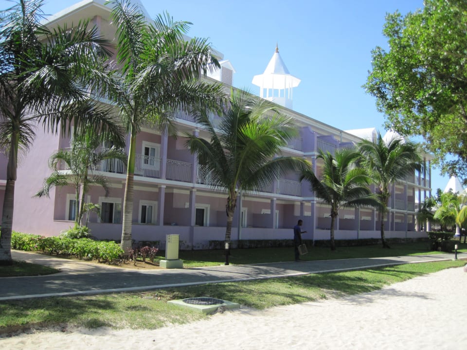 Unser "Wohnblock" mit direkter Strandlage Hotel Riu Palace Tropical Bay