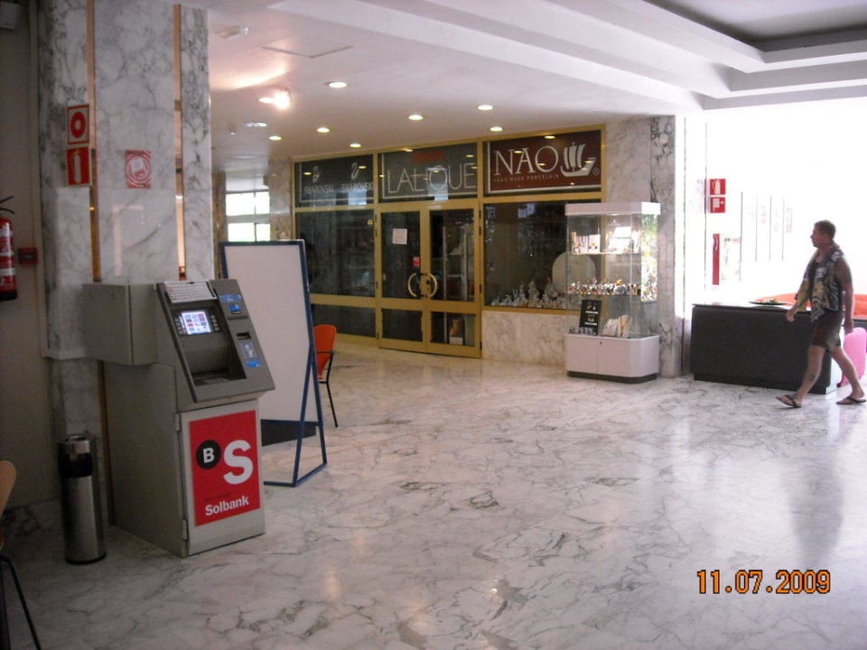 Links das Schmuckgeschäft Gran Canaria Princess