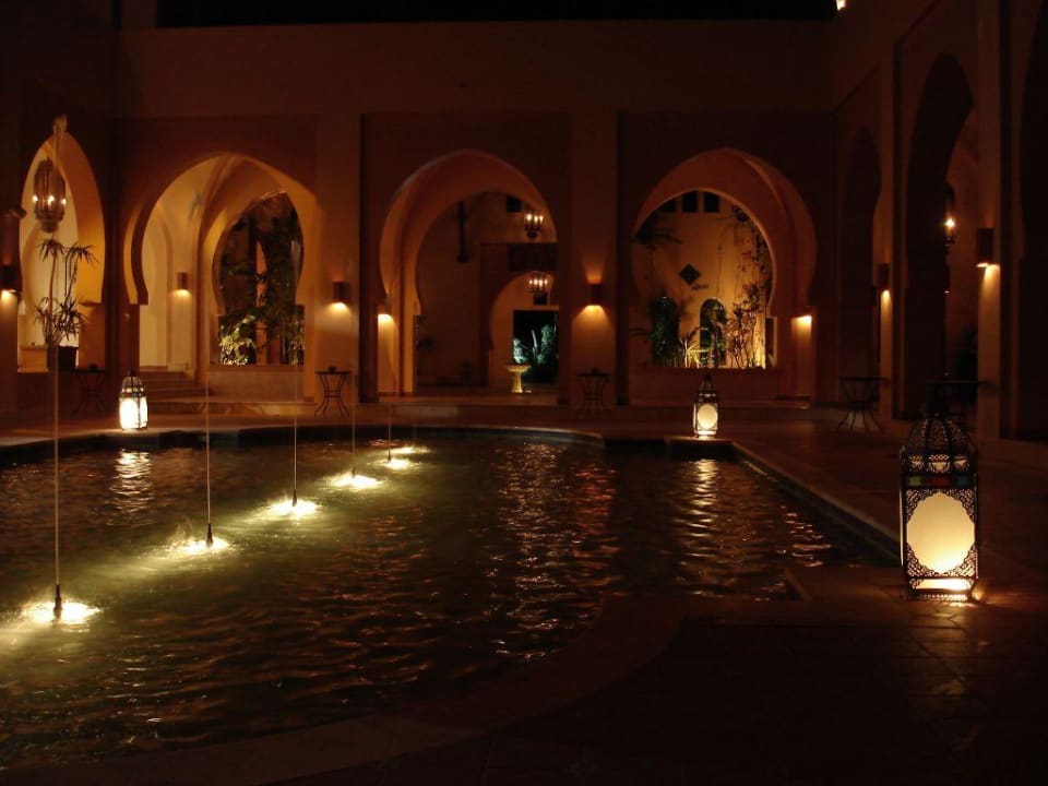 Lobby-Bereich bei Dunkelheit Steigenberger Coraya Beach - Adults only