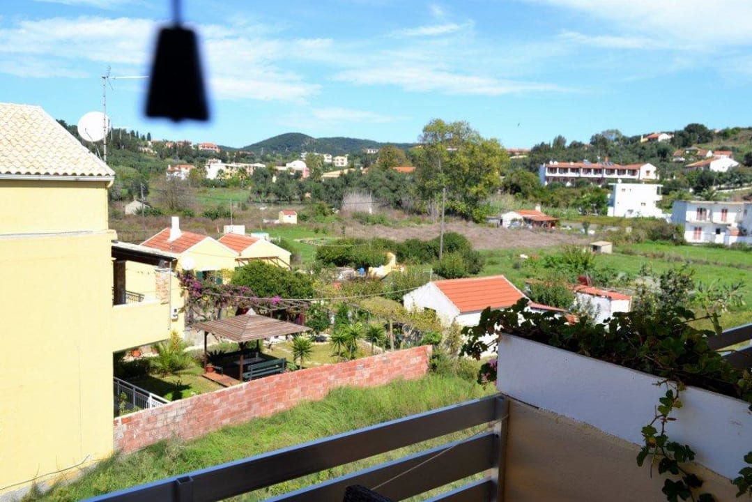 Widok z pokoju nie od ulicy Hotel AKTI Arilla