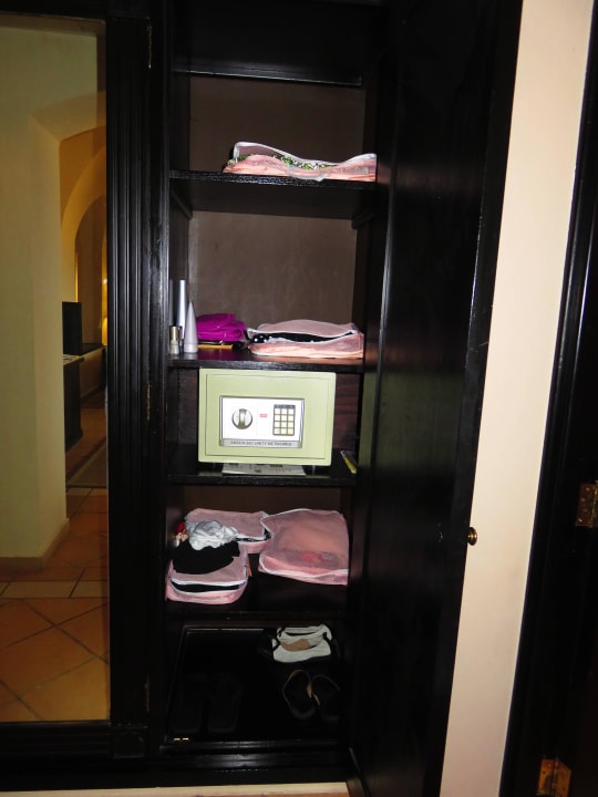 Platz genug in den Schränken, hier mit Safe Steigenberger Coraya Beach - Adults only