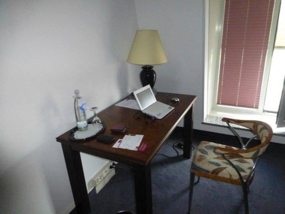 Sekretär Mercure Hotel Berlin Tempelhof