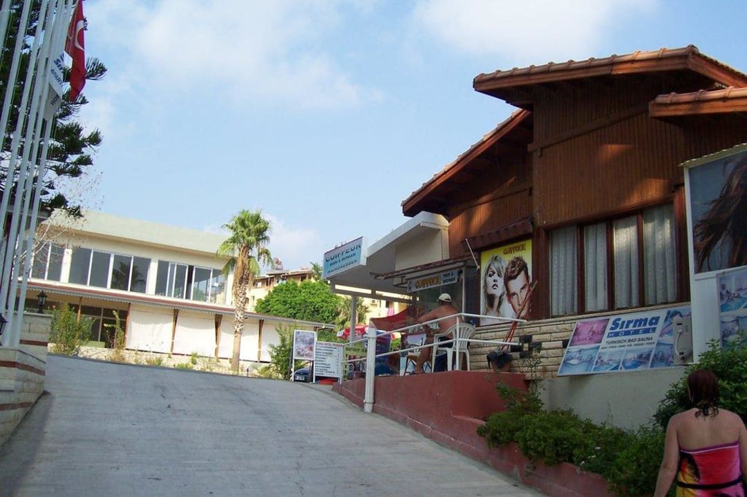 Hotel Supermarkt und Friseur Hotel Sirma