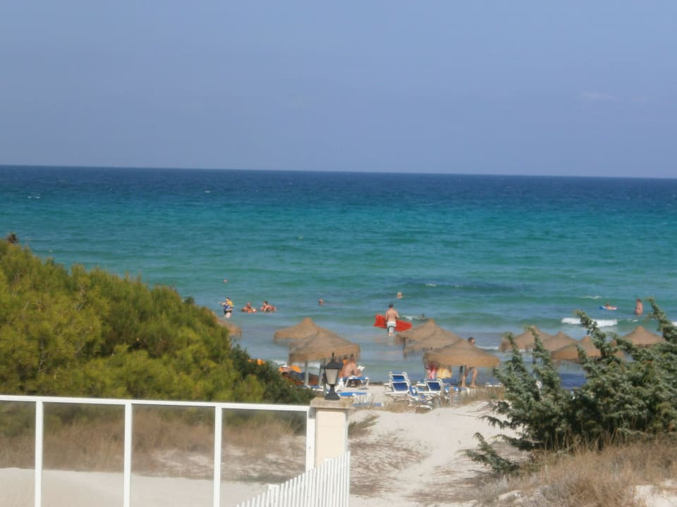 Direkter Übergang zum Strand Zafiro Bahia
