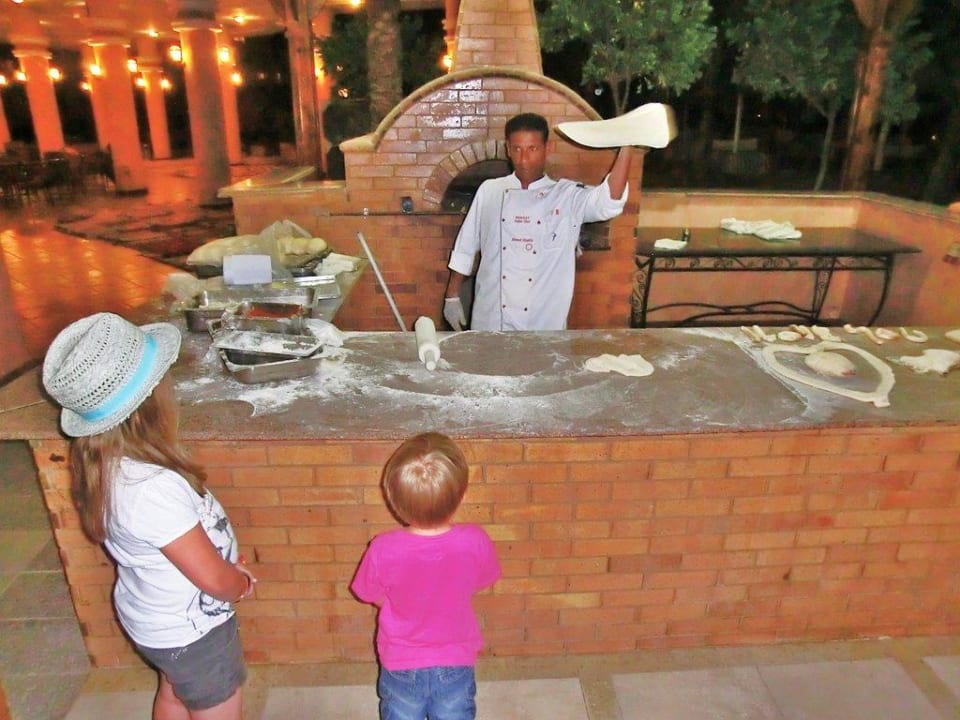 Showeinlage des Pizzabäckers Beach Albatros Resort