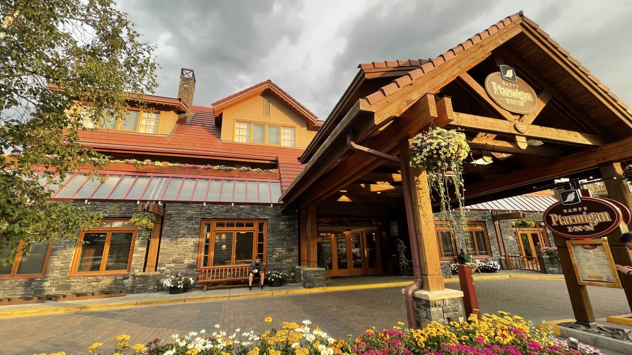 Außenansicht Hotel Banff Ptarmigan Inn
