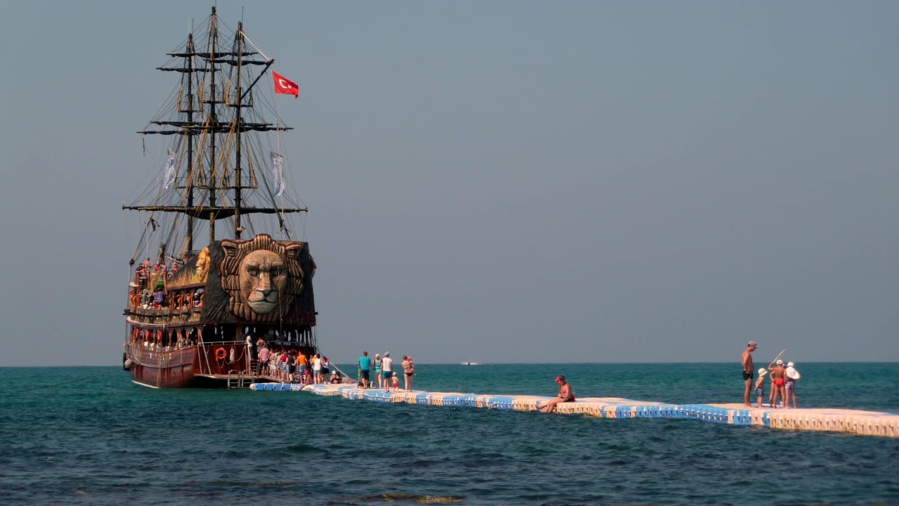 Anlegestelle am Strand Merve Sun Hotel & Spa