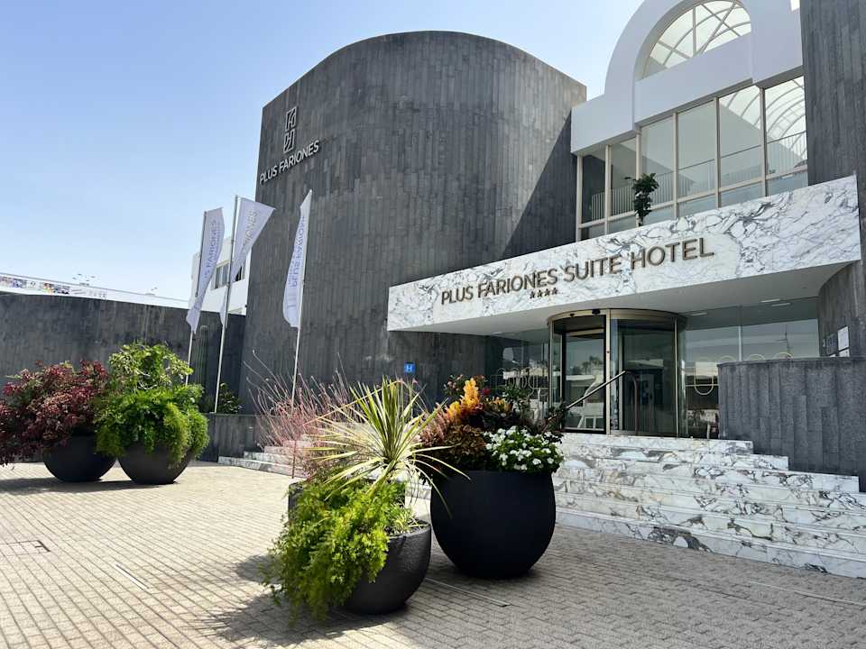 Außenansicht Plus Fariones Suite Hotel