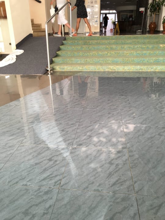 Remont  schodow podczas pobytu BLUESEA Lagos de Cesar