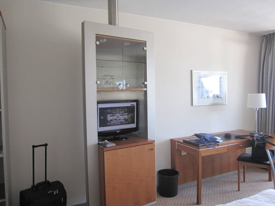 TV und Minibar Hotel Dorint Am Nürburgring Hocheifel