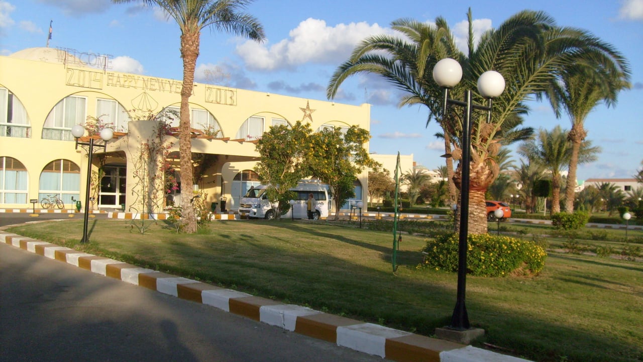 Дорога к номеру Desert Rose