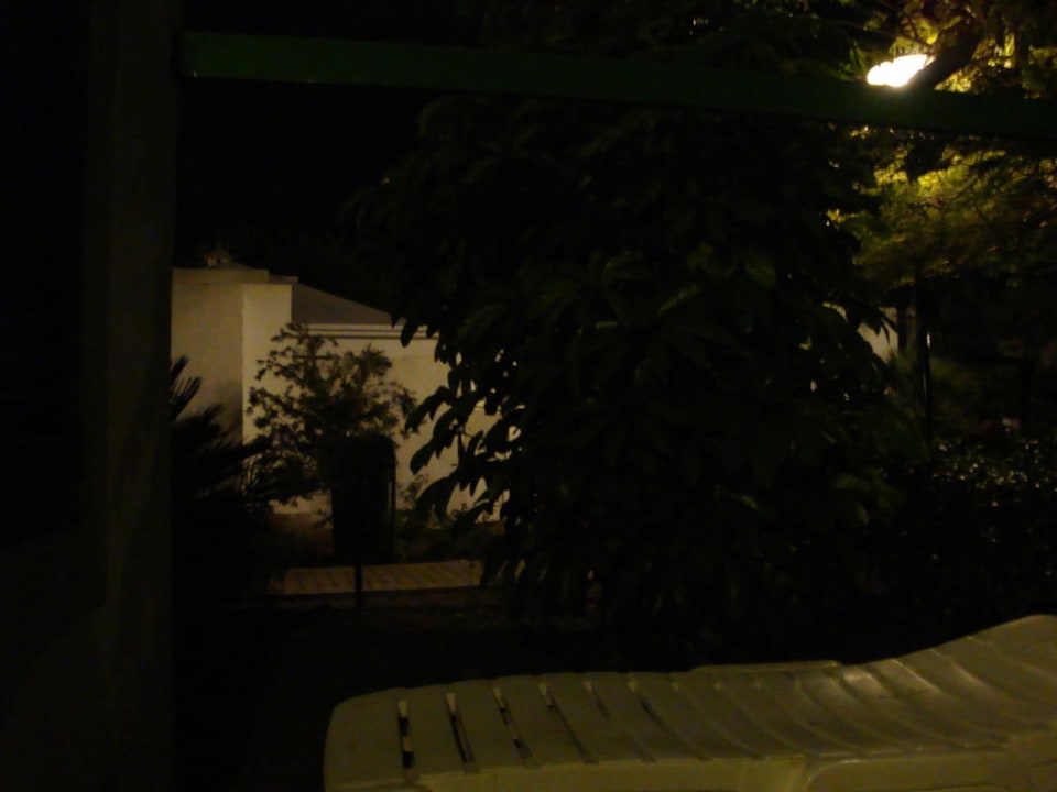 Blick abends von der Terrasse Bungalows Cordial Sandy Golf