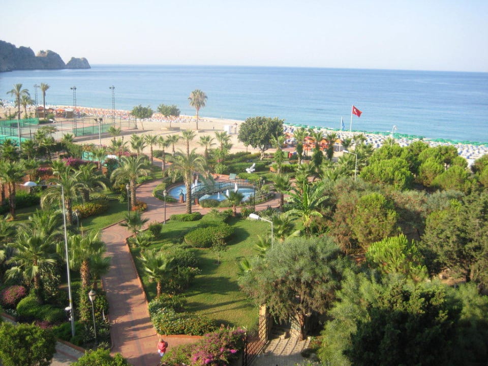 Blick von der Terrasse auf den Park Gardenia Hotel