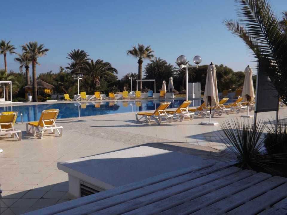 Schwimmer Pool mit liegen Calimera One Resort Jockey