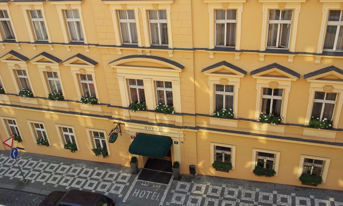 Frontansicht Hotel Three Crowns Prag