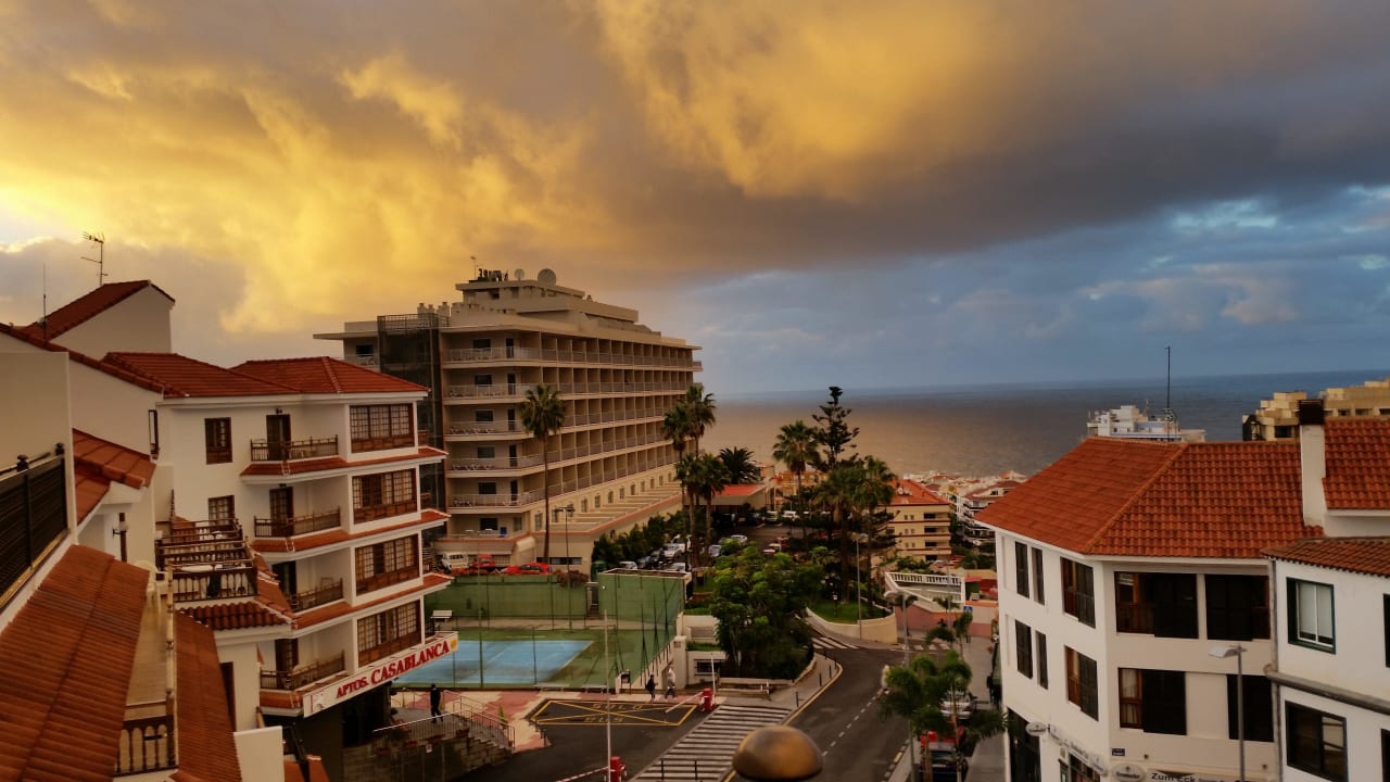 Abendstimmung an regnerischem Tag  Apartamentos Casablanca