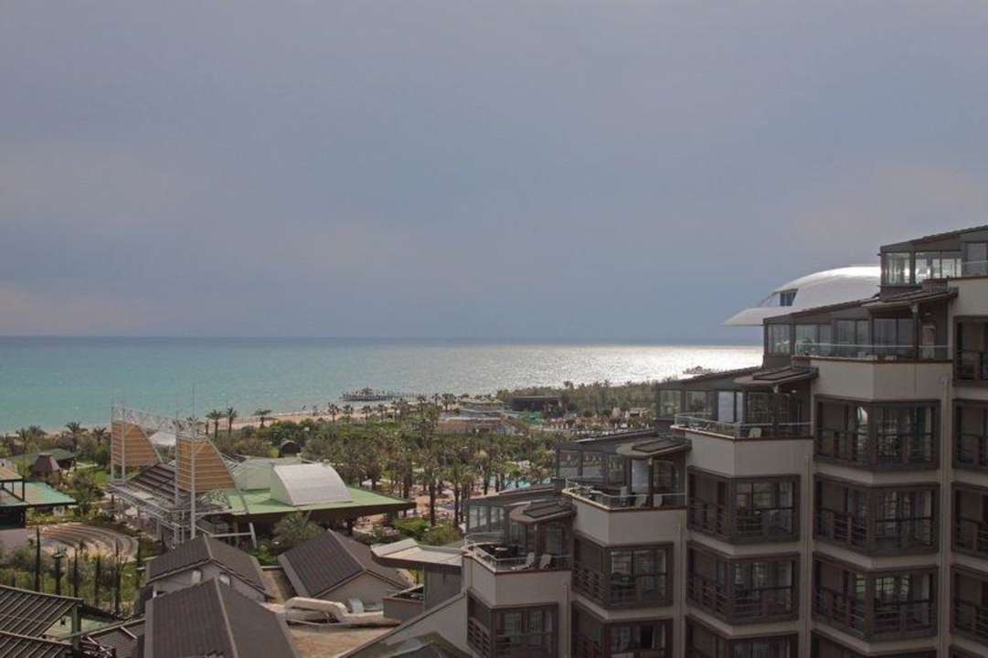 April 11, in Deutschland war besseres Wetter Limak Lara Deluxe Hotel & Resort