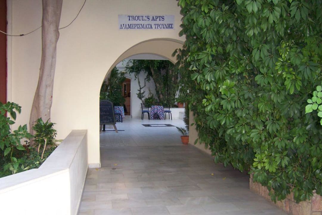 Eingangsbereich Troulis Apart-Hotel
