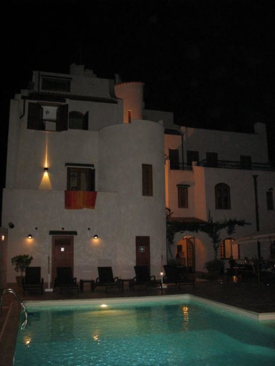 Hotel bei Nacht Hotel Baia del Capitano